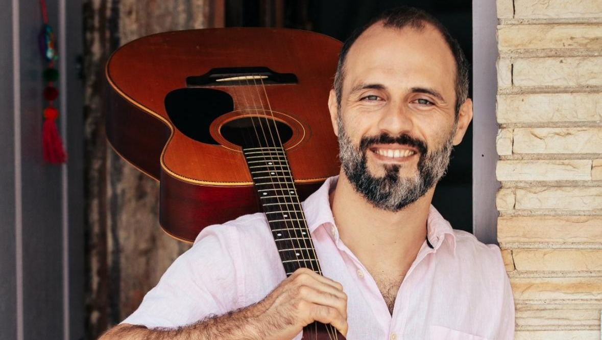 notícia Com produtor de Rael e Maneva, Gu Andersen lança “Se Preciso For”