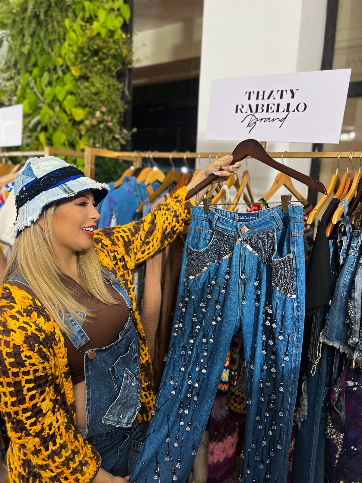 notícia Thaty Rabello Brand teve peças esgotadas e fez história em sua participação na Feira Carandaí 25, no Rio de Janeiro