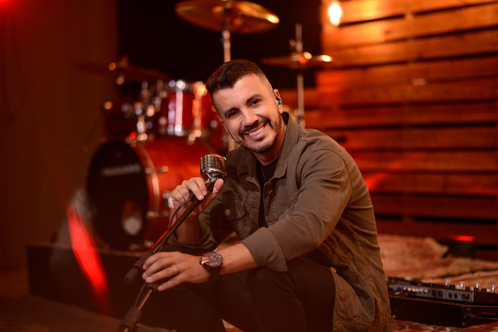 notícia Cantor Stéfanno Dias lança 