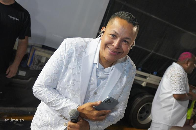 notícia Darlan Alves comemora 5 anos do Samba-Enredo Social Club com show na Festa Da Bateria Da Milênio, neste sábado (8/6)