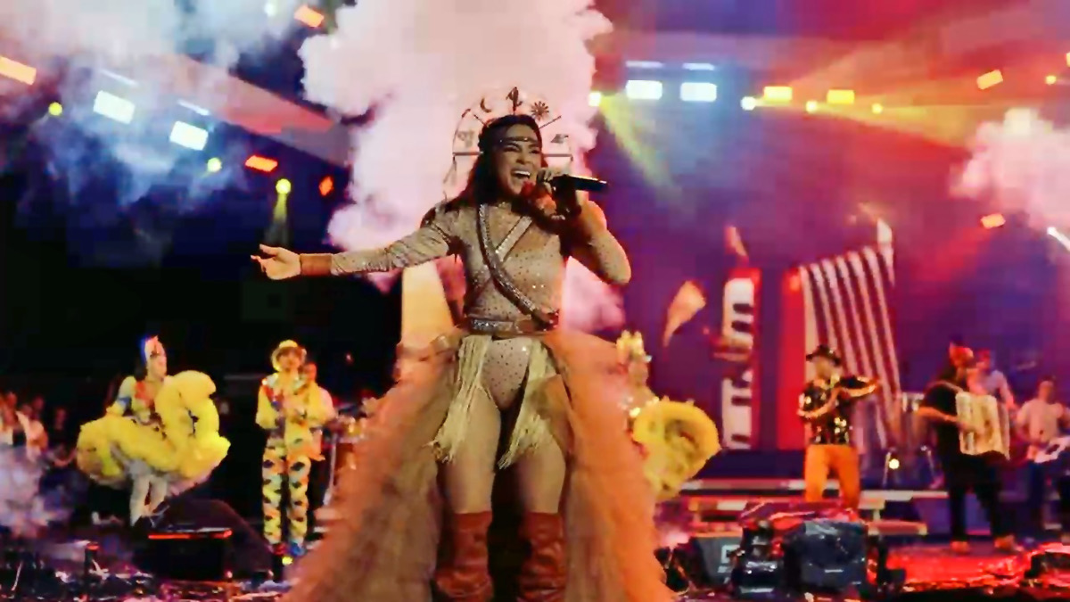 notícia Emoção e Energia Debora Lee brilha no São João de Maracanaú