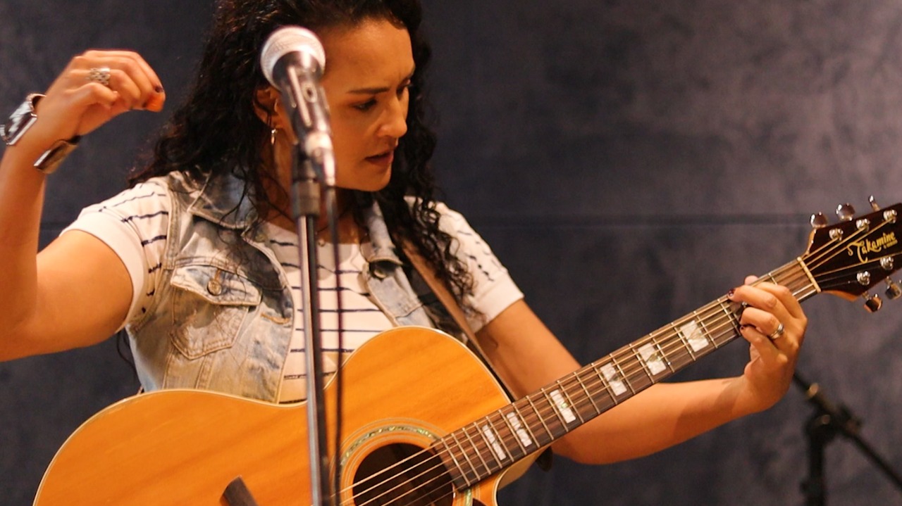 notícia Cristiane Rodrigues: A Voz que Transforma e Encanta Corações