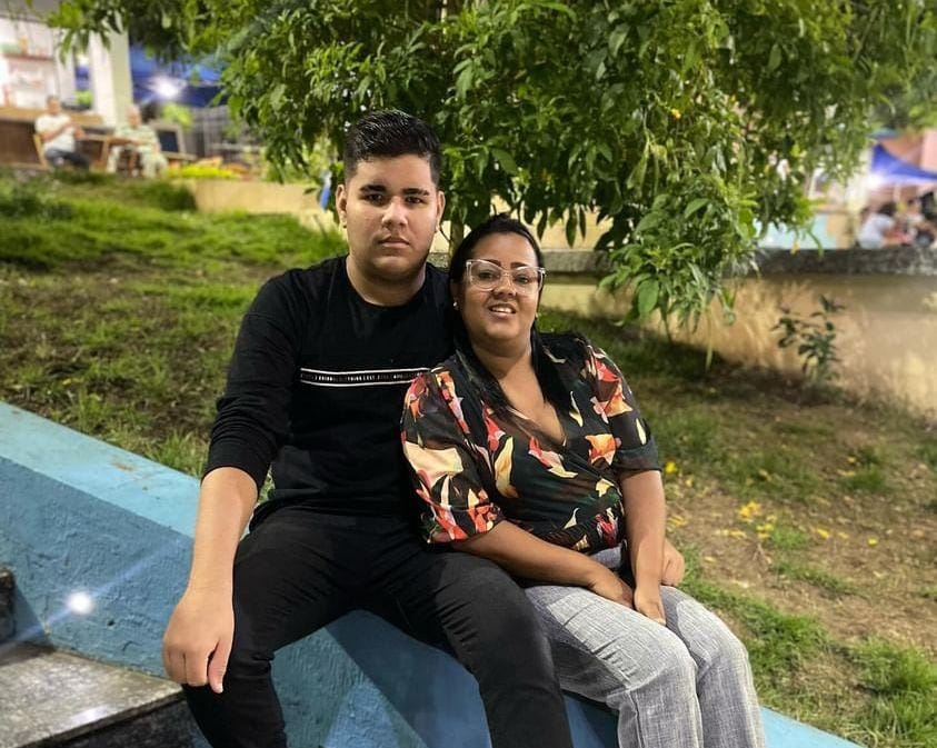 notícia Cantor Odoguiinha comemora aniversário de sua mãe no Pernambuco