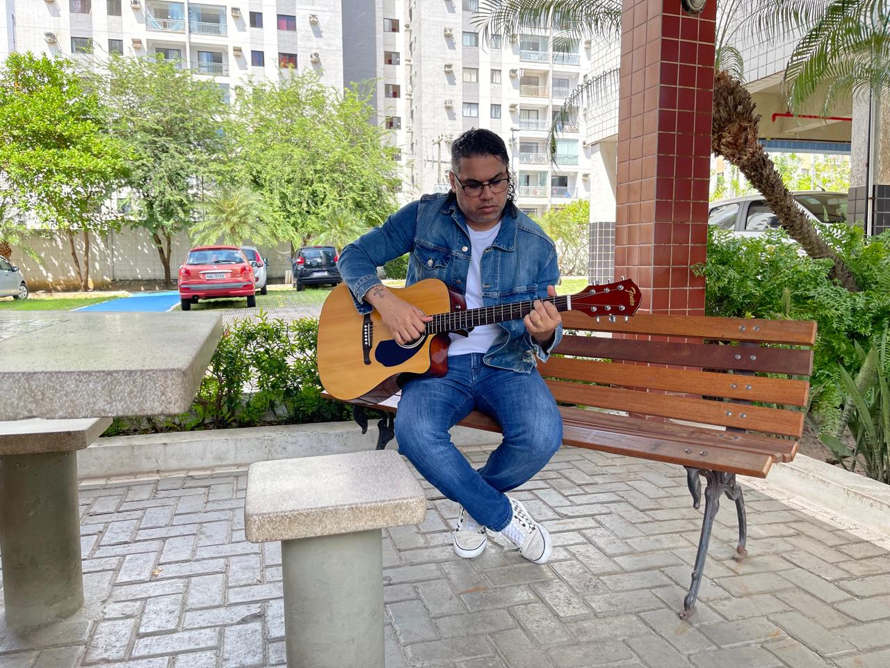 notícia Cantor Francis Santos lança o single 