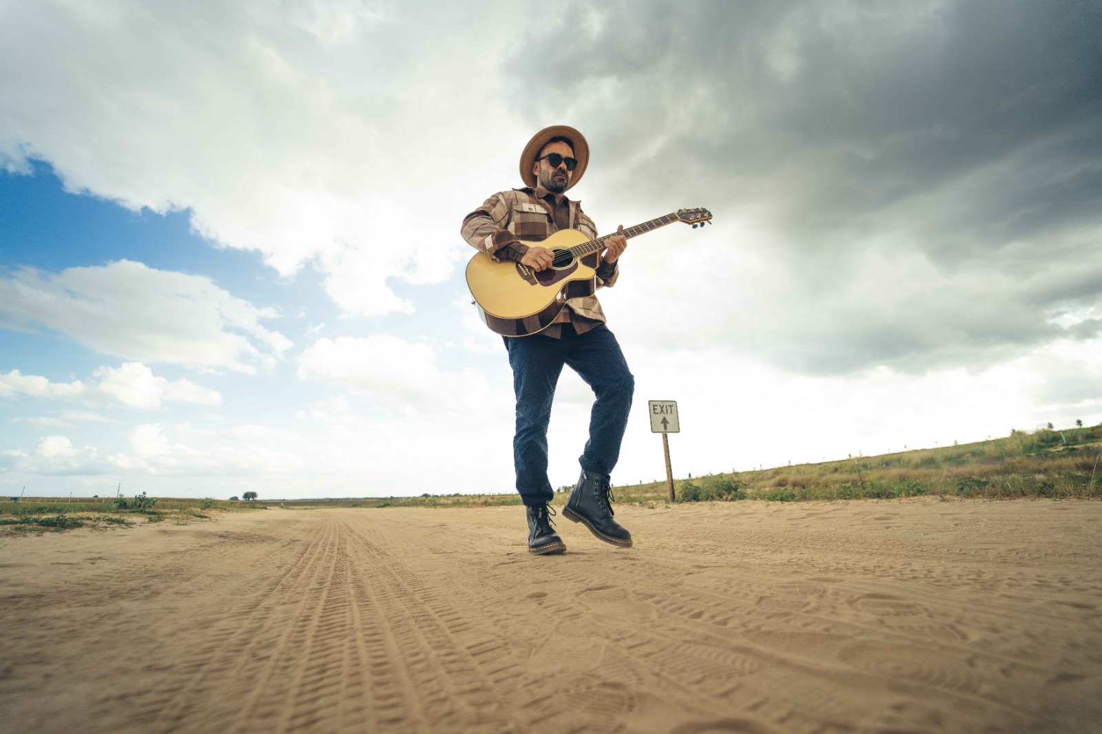 notícia Xande, do Macucos, apresenta “Ela Me Faz Tão Bem” como novo single