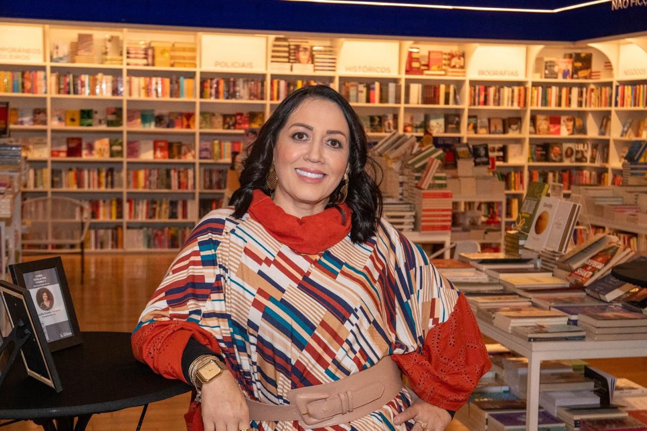 notícia Da comunidade para a Bienal: filha de pais semianalfabetos, Andreia Roma será destaque na Bienal do Livro