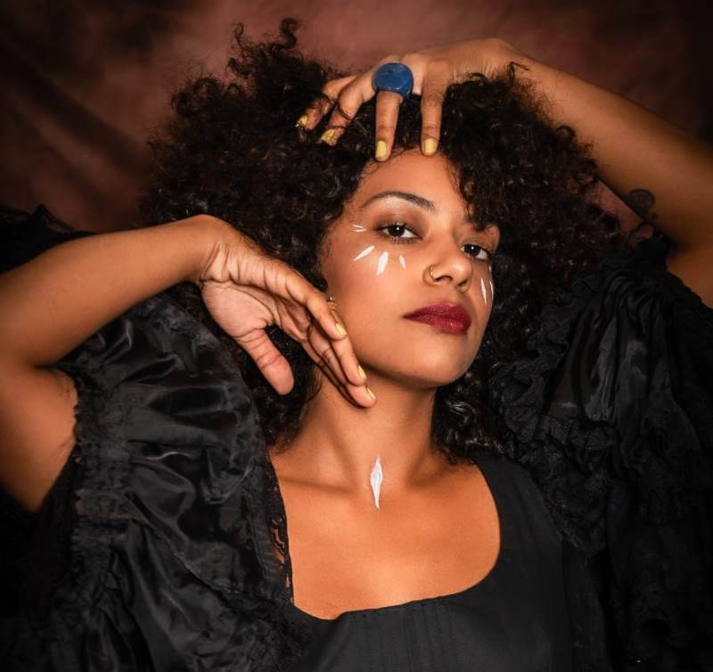 notícia Thati Dias estreia 'Soturna' em Rio das Ostras com participação de Pretidão