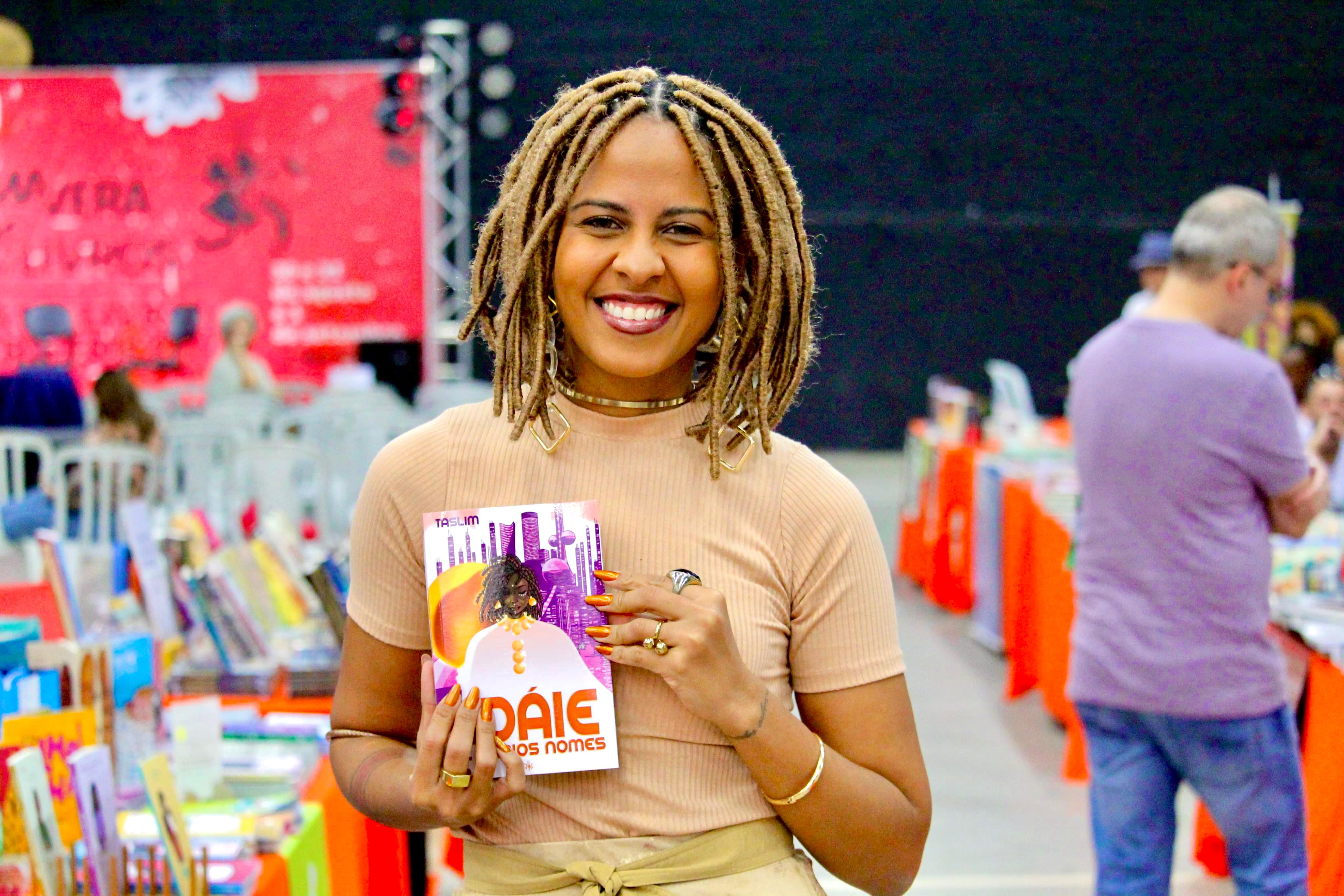 notícia Taslim lança livro afrofuturista na Bienal do Livro de São Paulo