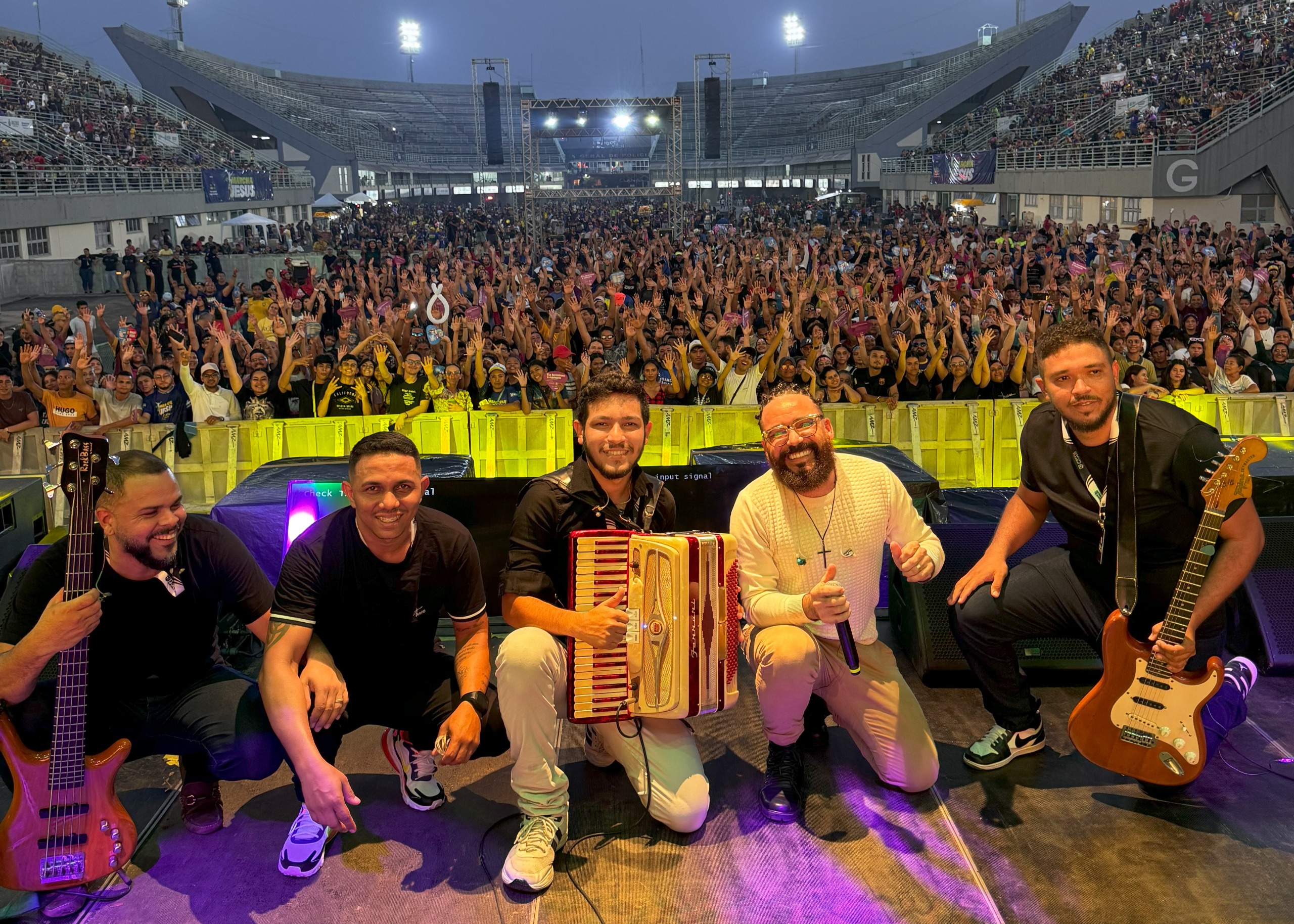 notícia Jhonny Salvação e Taya Smith cantam para mais de 200 mil na 30ª Marcha para Jesus em Manaus