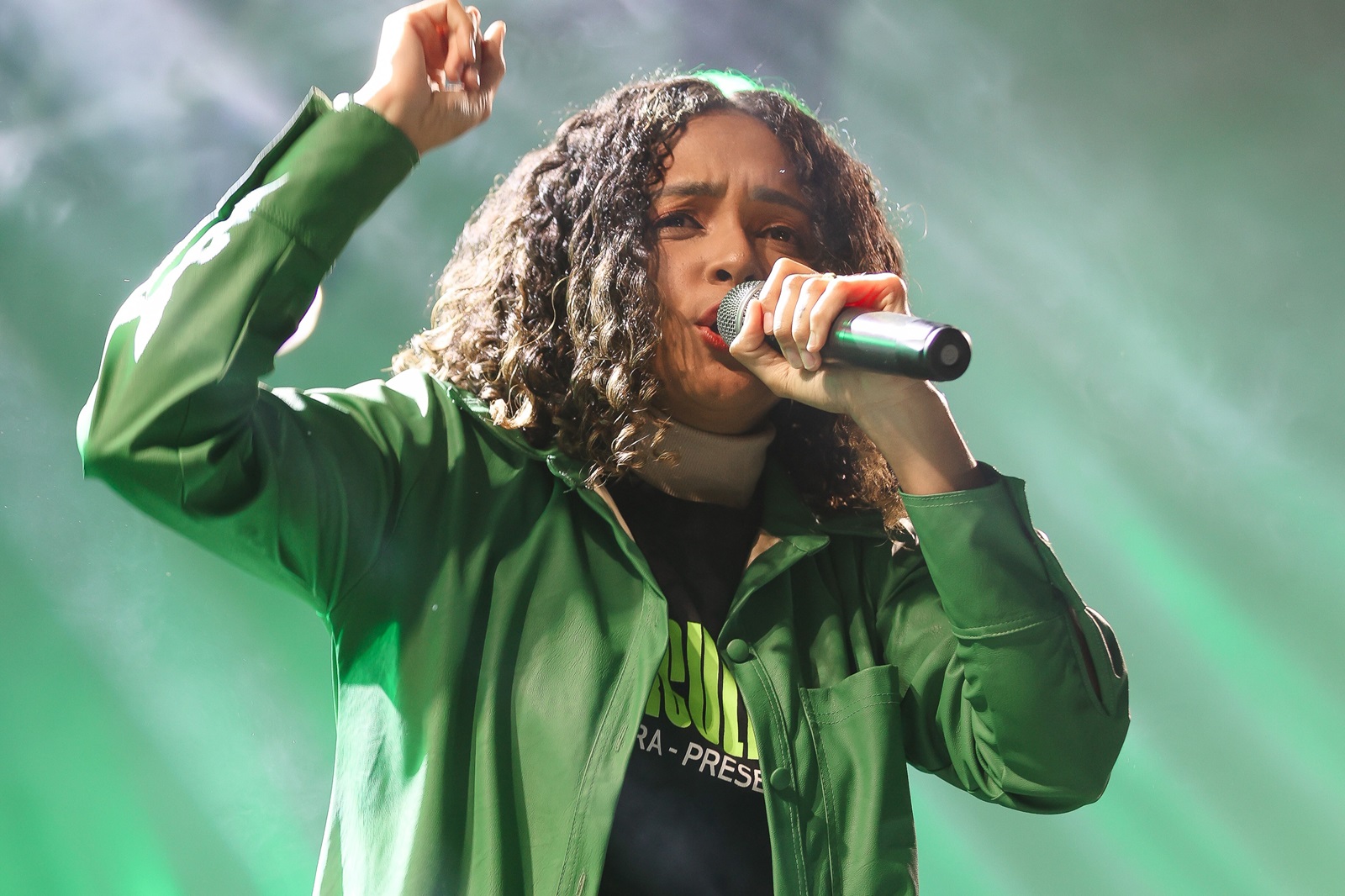 notícia Tirza Almeida lança o single 