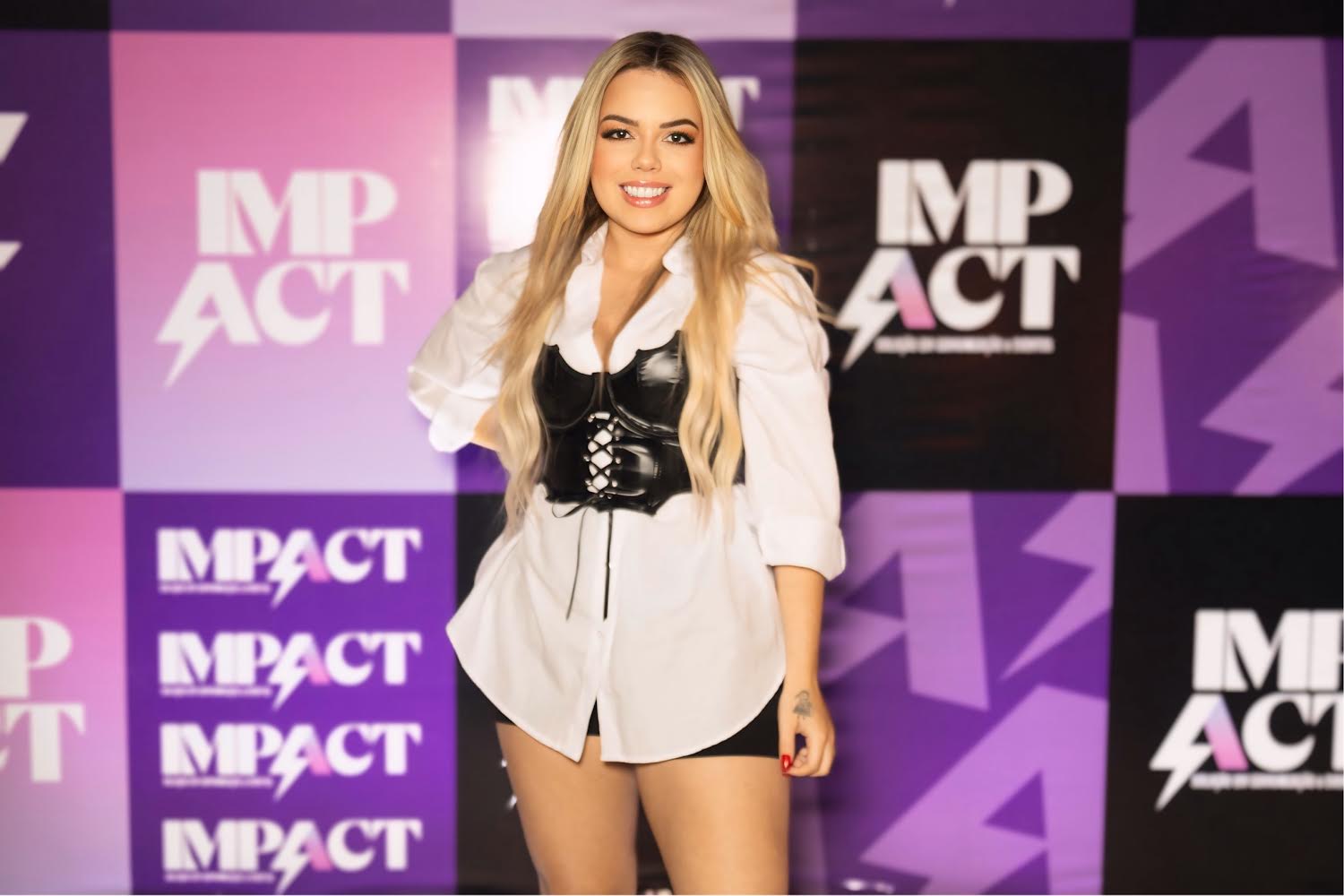 notícia Jezz é apresentada como nova vocalista da banda Conde do Forró em coquetel exclusivo