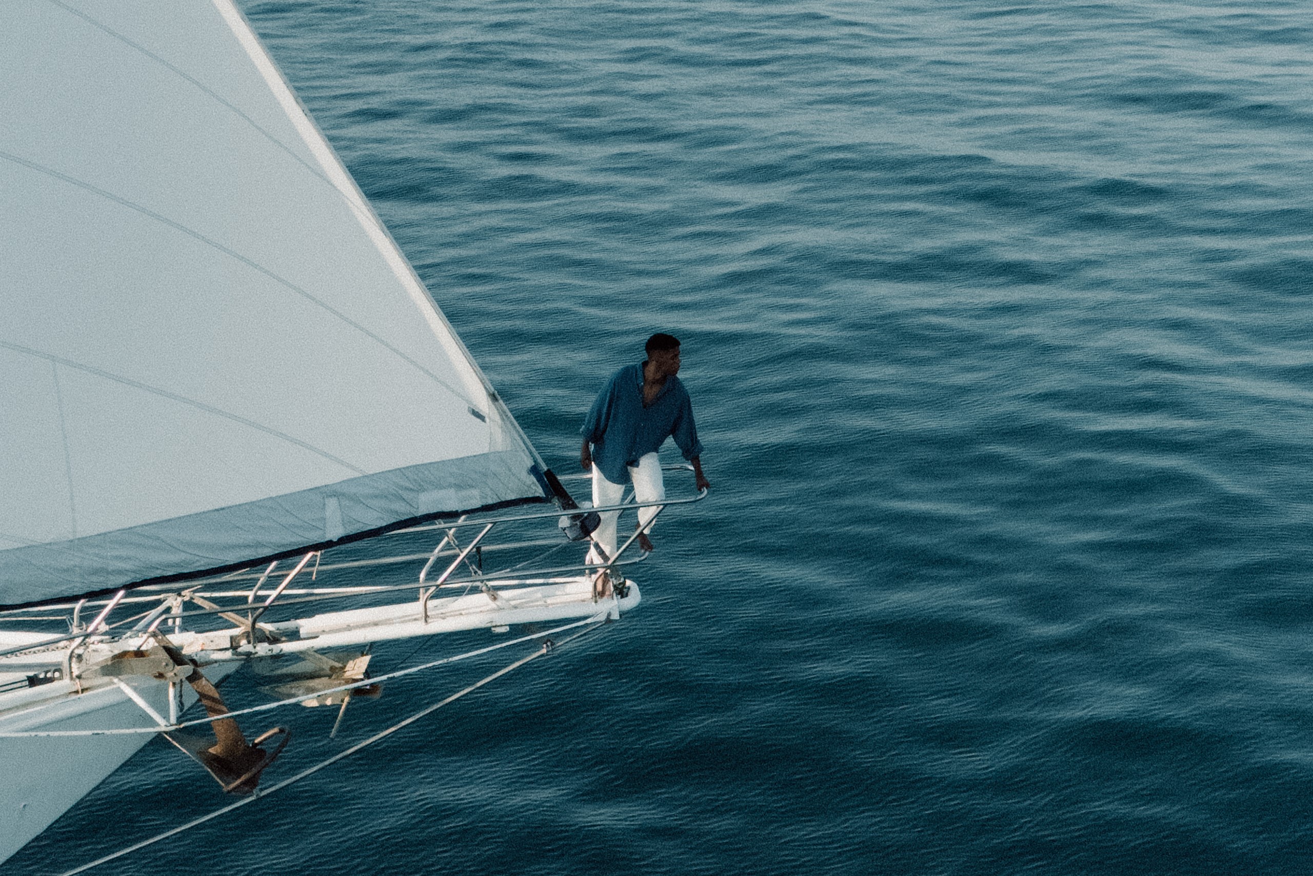 notícia Cantor José Jr. lança “das coisas que carrego dentro”, seu primeiro álbum de inéditas