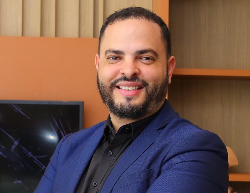 notícia Contratações temporárias impulsionam comércio brasileiro em outubro: especialistas recomendam foco no clima organizacional para manter produtividade e retenção