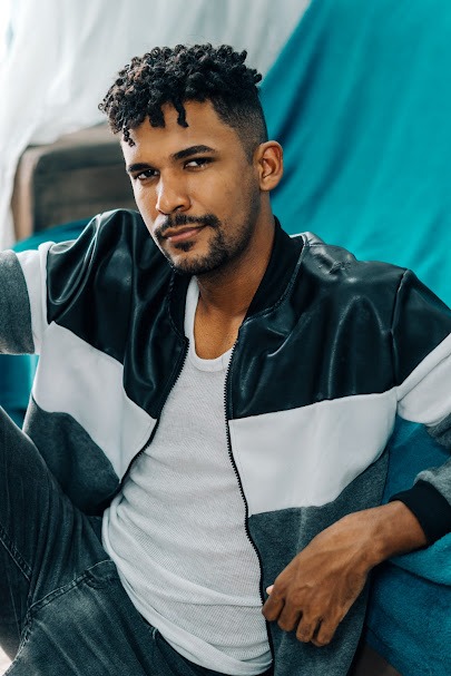 notícia Inspirado em grandes nomes da música, IK-RO lança o novo single 'Me Libertei'