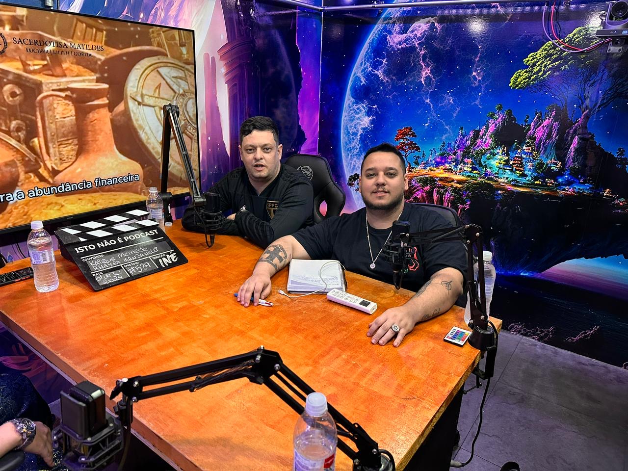 notícia Quebrando Tabus: 'Isto Não é Podcast' e a Nova Cara da Liberdade Religiosa no Brasil