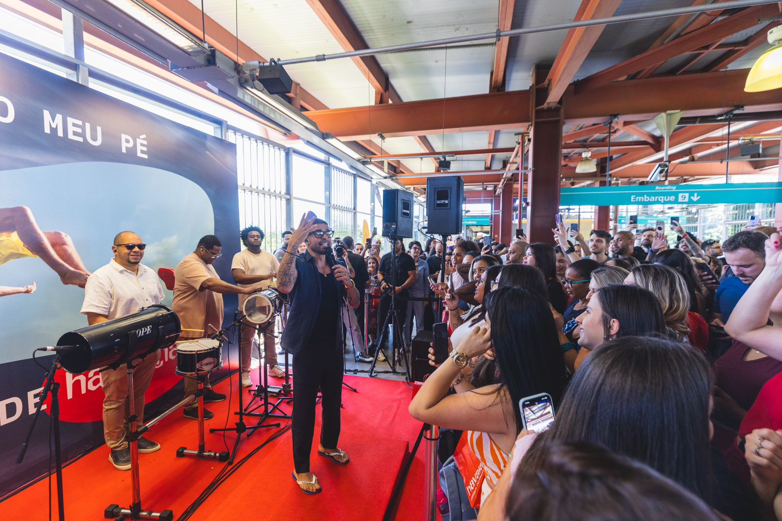 notícia Havaianas oferece pausa surpresa na estação Pinheiros para lançar nova assinatura