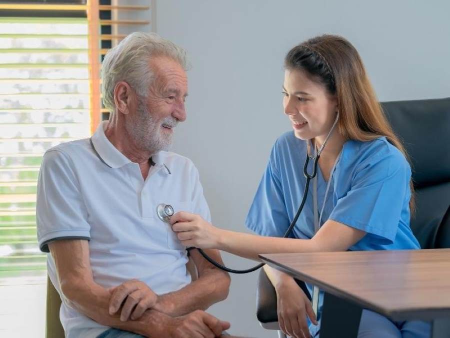 notícia Ckeck ups anuais para idosos são essenciais para detecção precoce de doenças