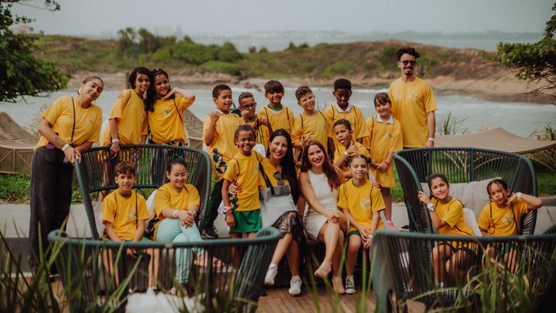 notícia Na última quarta, crianças  do Instituto Arte Por Toda Parte, projeto social premiado pela UNESCO, visitaram a CASACOR Espírito Santo