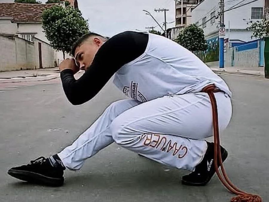 notícia YAGO CAFARATE: Um jovem talento dedica sua vida à valorização e respeito pela capoeira no Brasil