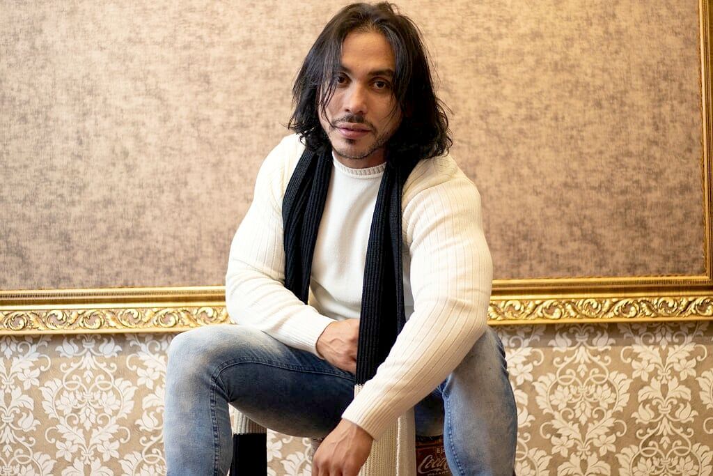 notícia Modelo Ricardo Dias posa para campanha publicitária de grife de roupas