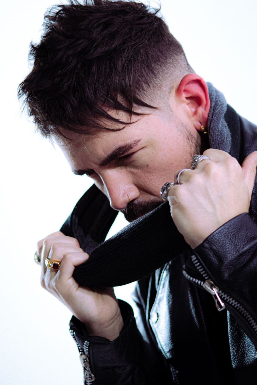 notícia O cantor e compositor MÁ DONATO dá um passo ousado em sua carreira ao lançar single com influências latinas.