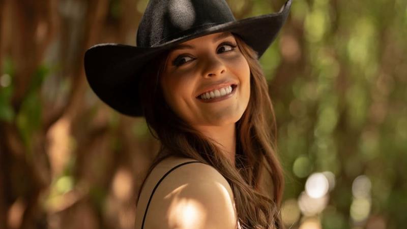 notícia Com releituras de clássicos, Anna Toledo lança o EP “24/24”