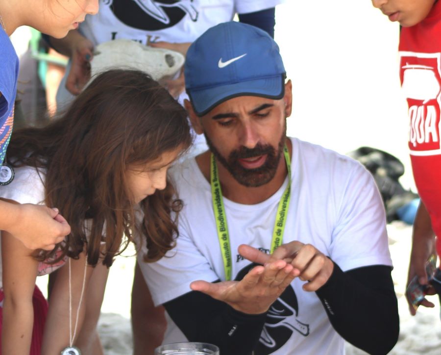 notícia Jornalista de Rio das Ostras investiga o impacto da comunicação na conservação dos oceanos