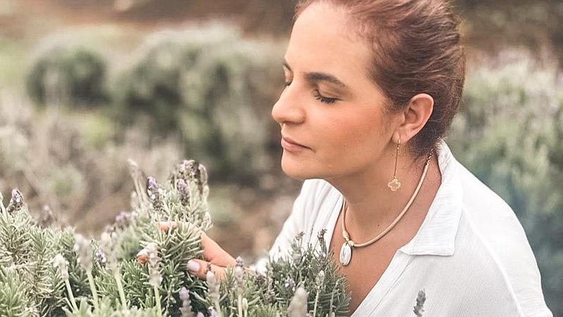 notícia Aromaterapia: especialista Nat Silvestre explica como usar óleos essenciais para ter bem-estar