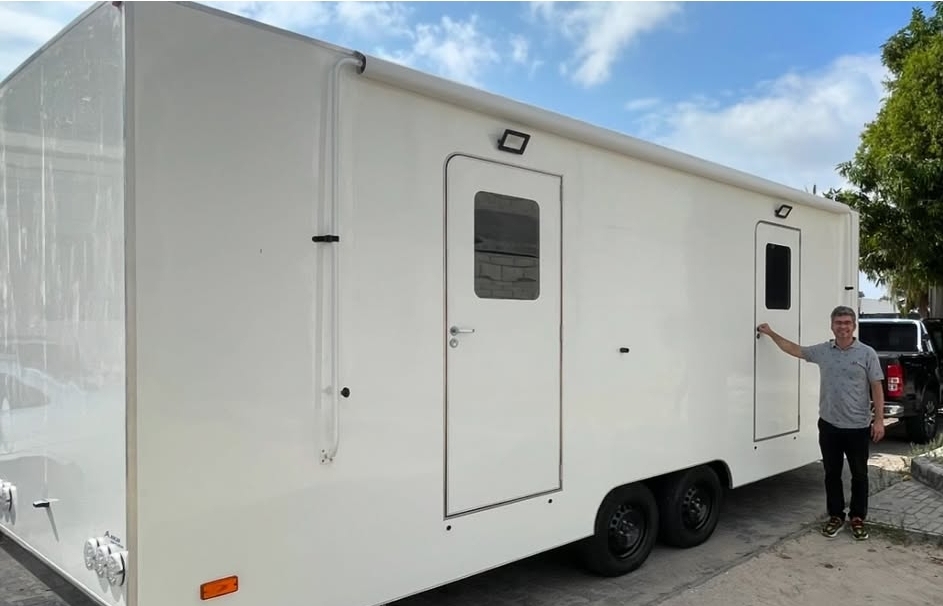 notícia Felipe Ribeiro presidente do Instituto Bichomania recebe castramóvel 