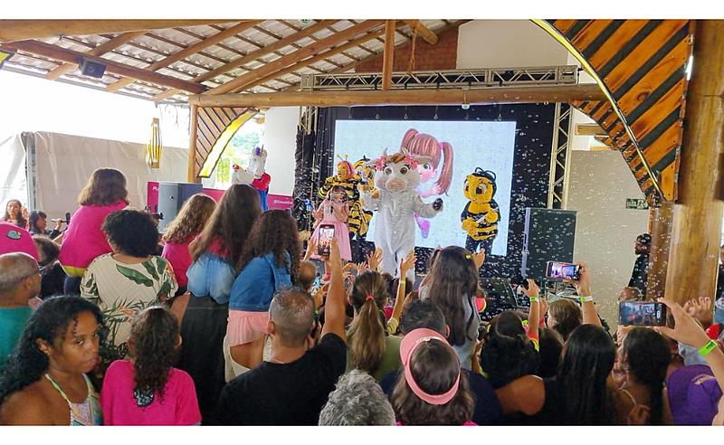 notícia Sandy Mel participa da Tardezinha das Amigas em BH