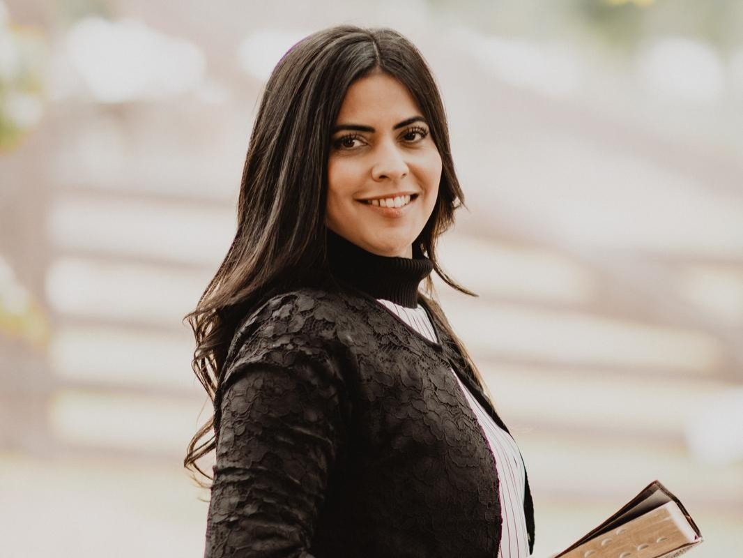 notícia Morando nos EUA, Liliane Delgadillo se prepara para lançar o single “Quem é Forte Também Chora”