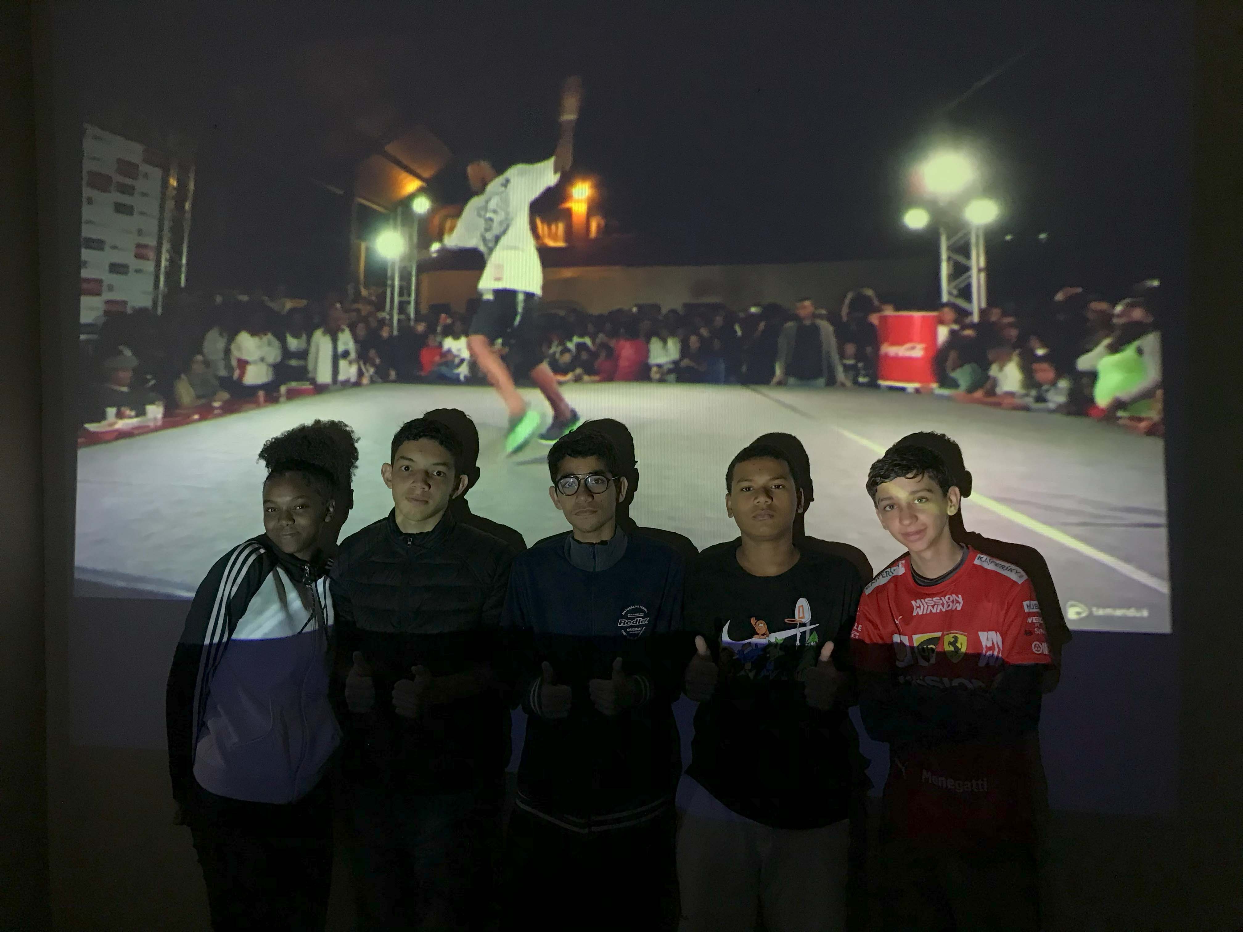 notícia Projeto leva jovens de comunidades para a produção cinematográfica e tem filme selecionado em festival