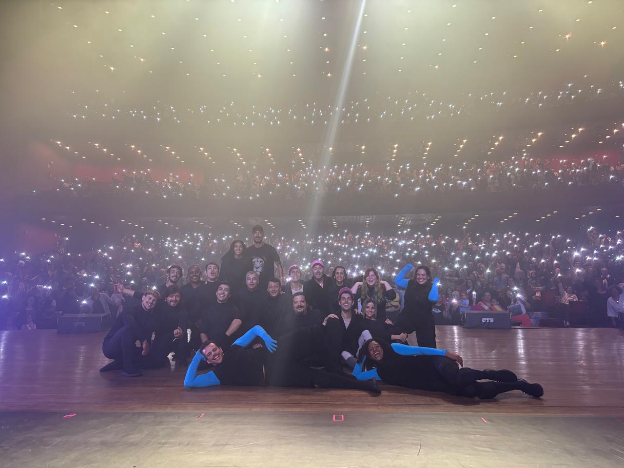 notícia “TV COLOSSO, O MUSICAL” arrasta multidões ao teatro e celebra sucesso em turnê nacional