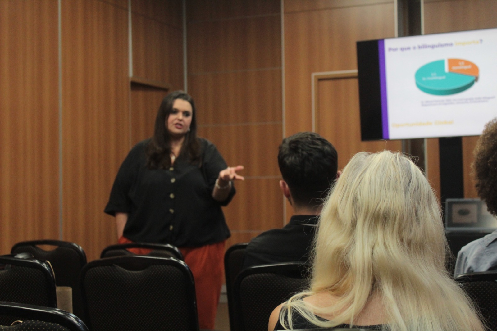 notícia Viviane Brykcy desenvolve guia prático para candidatos ao IELTS e TOEFL