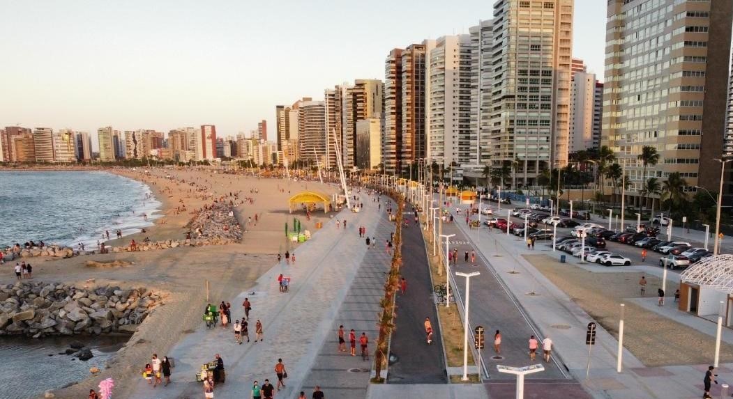 notícia Na Arena do Humor, prefeito participa de encontro com foco no futuro da orla