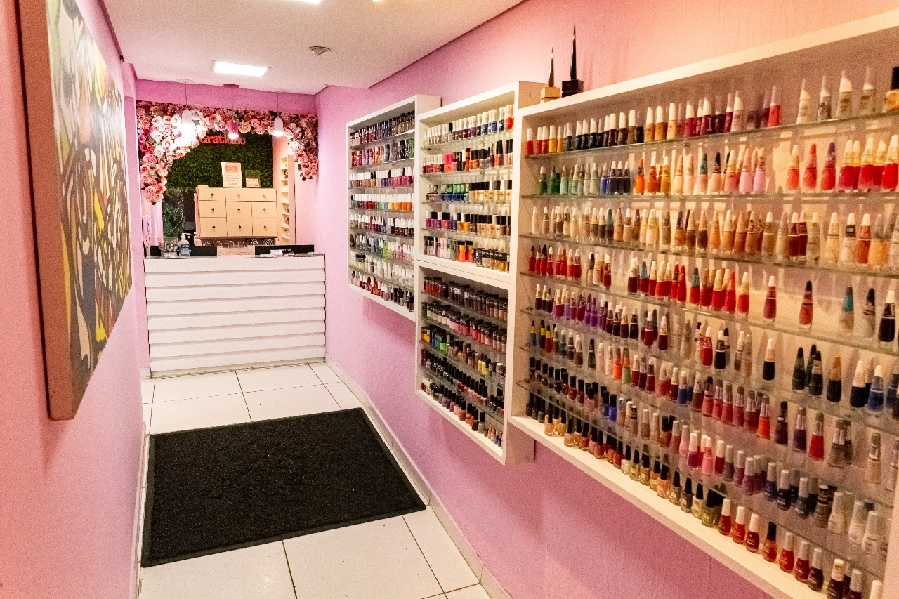 notícia Sem experiência no setor, Salomão Ascar superou crise para transformar esmalteria em rede em expansão