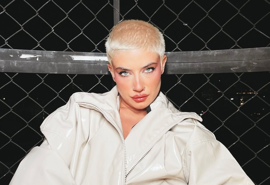 notícia Clau brinca com sensualidade e bom humor em “Branca de Neve”, novo single com participantes do De Férias com o Ex: Caribe VIP