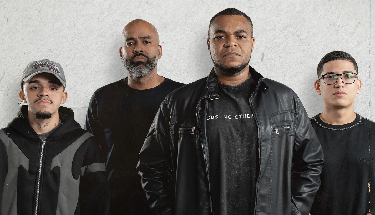 notícia Adoradores Gratos estreia com o single “Escolho a Ti”