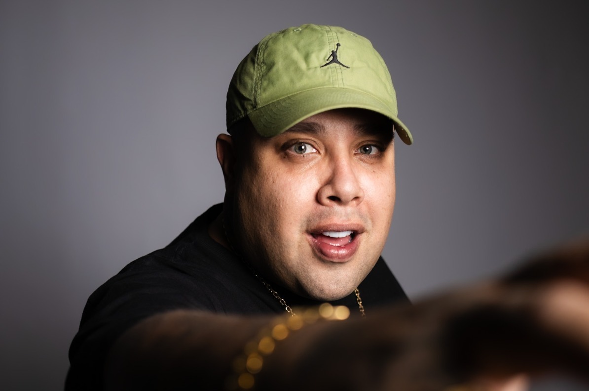 notícia Zuza dedica “Acalma Meu Viver” para a esposa e os filhos e canta sobre gratidão