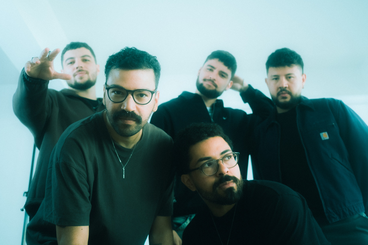 notícia Com nova formação, Colina divide com o público a primeira parte de seu novo álbum: “Ego Frágil”