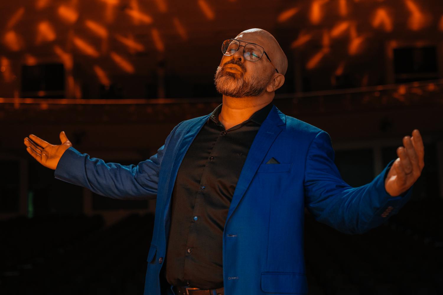 notícia Jônatas Ambrozio lança “Ao Deus Grandioso” pela gravadora Louvor Eterno