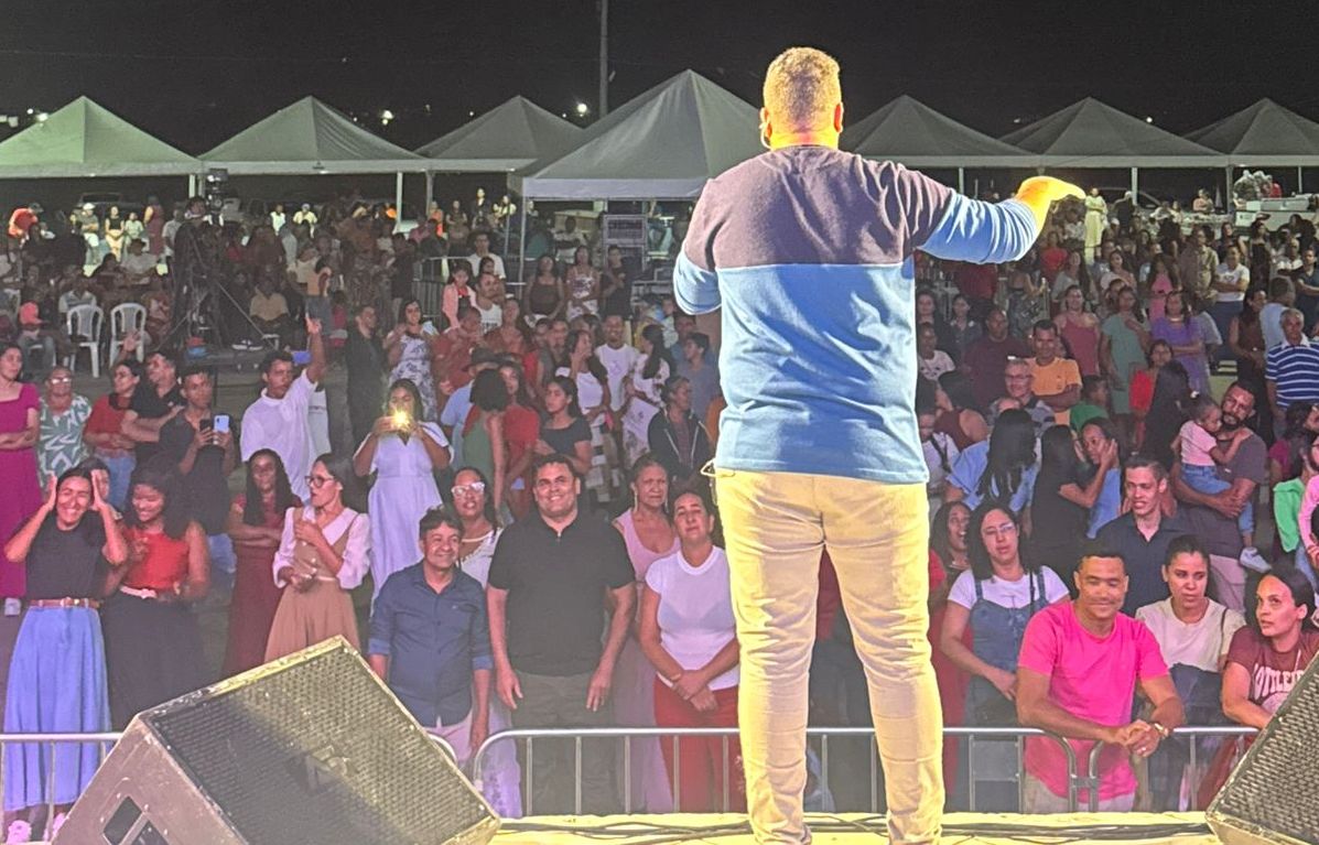 notícia Na Festa dos Evangélicos de Nordestina (BA), Allef Souza agita o público presente