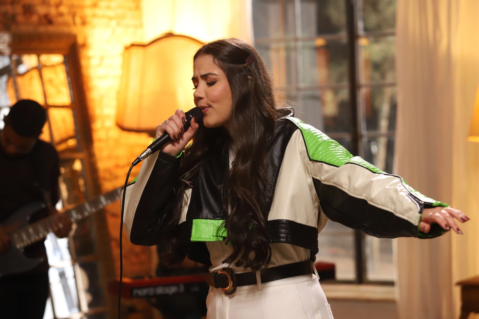 notícia Brenda Danese apresenta o single e clipe de “Incertezas”