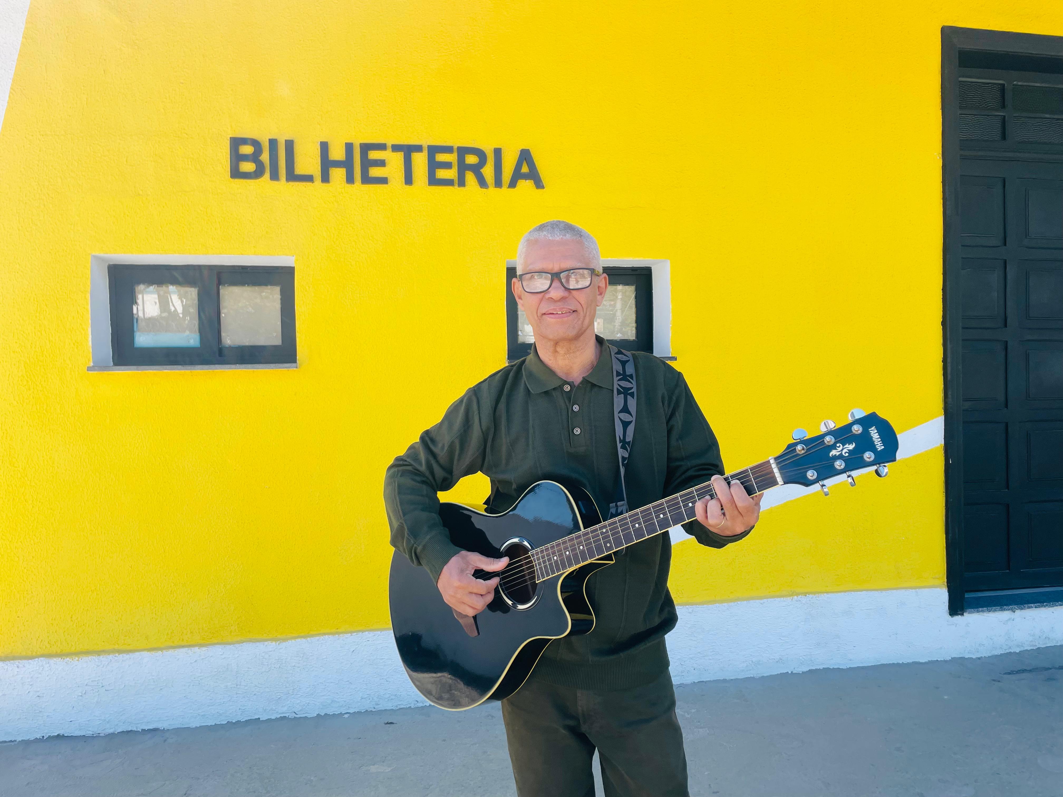 notícia Roberto Dom celebra nova fase com show no Teatro Arthur Azevedo e parceria com a gravadora Bless