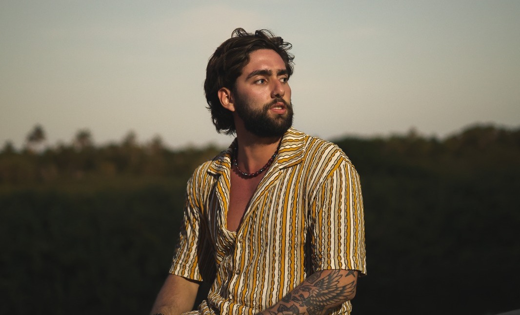 notícia Pedro Perez transforma influências do reggae em identidade própria no álbum 