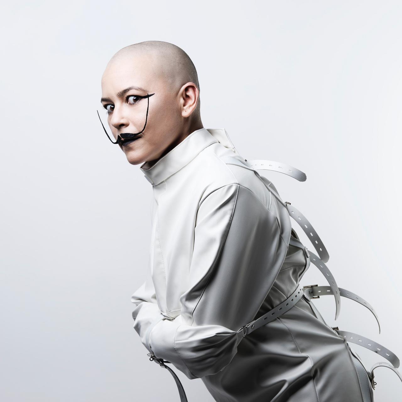 notícia Nanda Moura lança o single “LOUCA”, um manifesto rock-blues contra a caretice dos tempos atuais