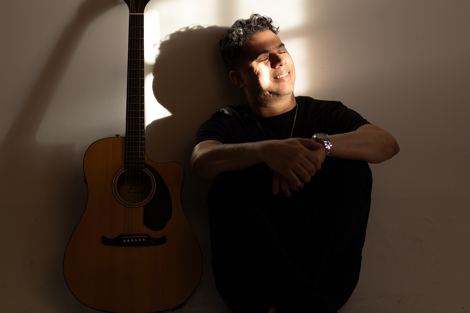 notícia Francis Santos lança “Meu Socorro”: ouça o novo single que fala sobre fé e recomeço