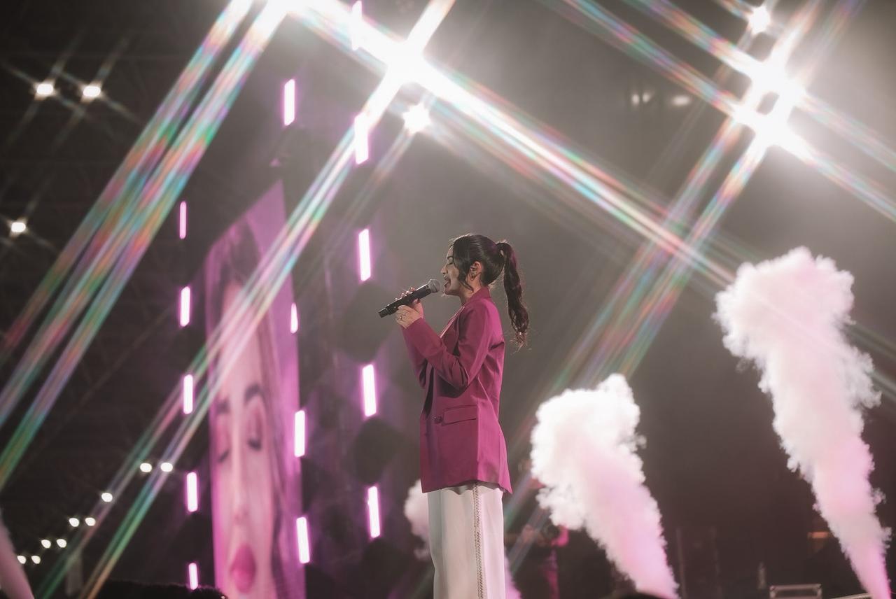 notícia Nicoli Francini apresenta o single “Graça”, versão em português de “Mercy”