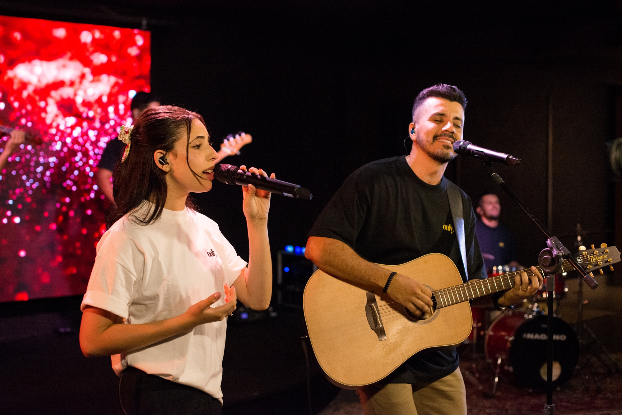 notícia Novo single de Stéfanno Dias revisita o clássico “Essência da Adoração” com participação de Tawane Ricelly