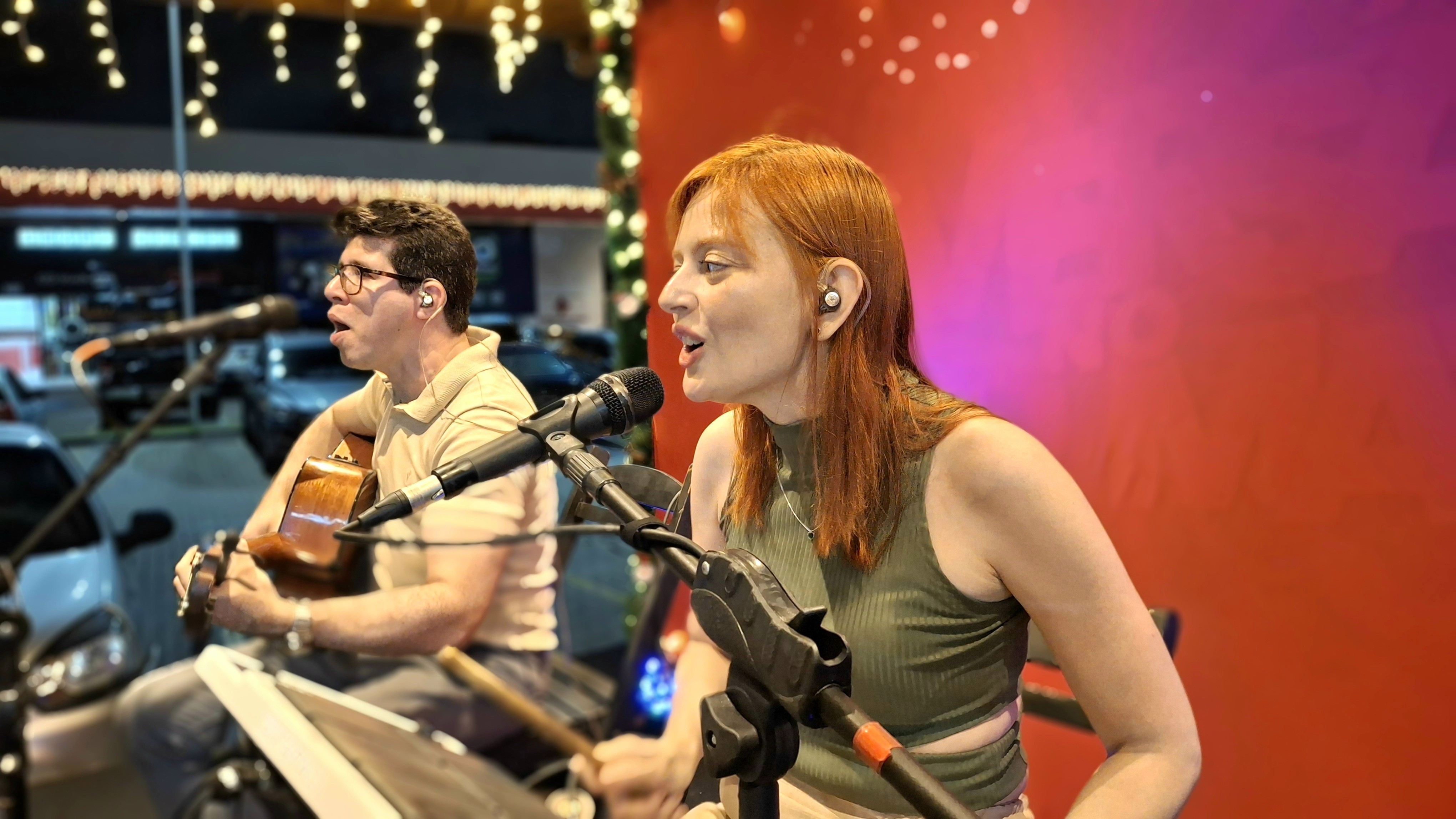 notícia Banda Outrora encanta público durante programação musical no Red Mall Shopping